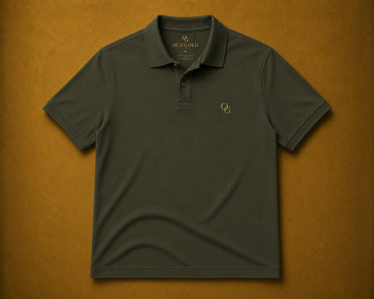 Camisa Polo Verde Militar Old Gold – Piquet Premium com Símbolo OG