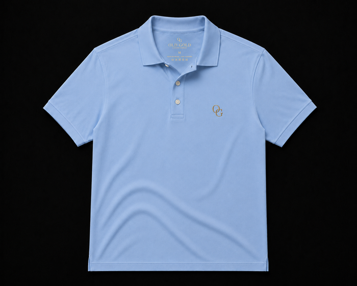 Camisa Polo Azul Clara Old Gold – Piquet Premium com Símbolo OG