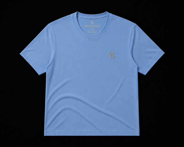 Camiseta Azul Clara Old Gold – Algodão Premium com Símbolo OG