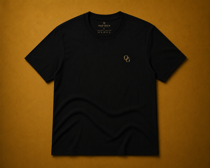 Camiseta Preta Old Gold – Algodão Premium com Símbolo OG